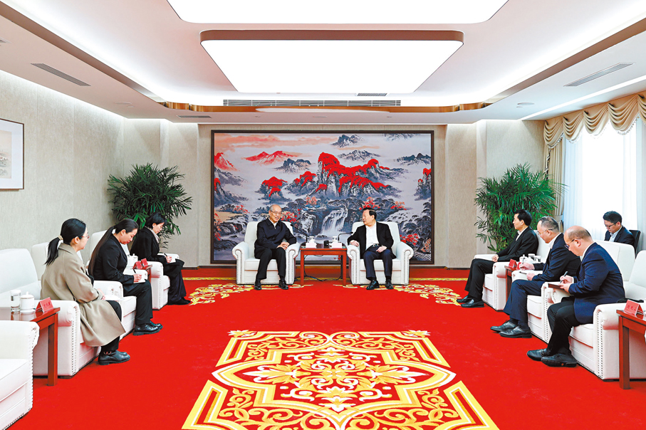 ●夏寶龍會見張軍一行。 中央港澳辦、國務院港澳辦網站圖片