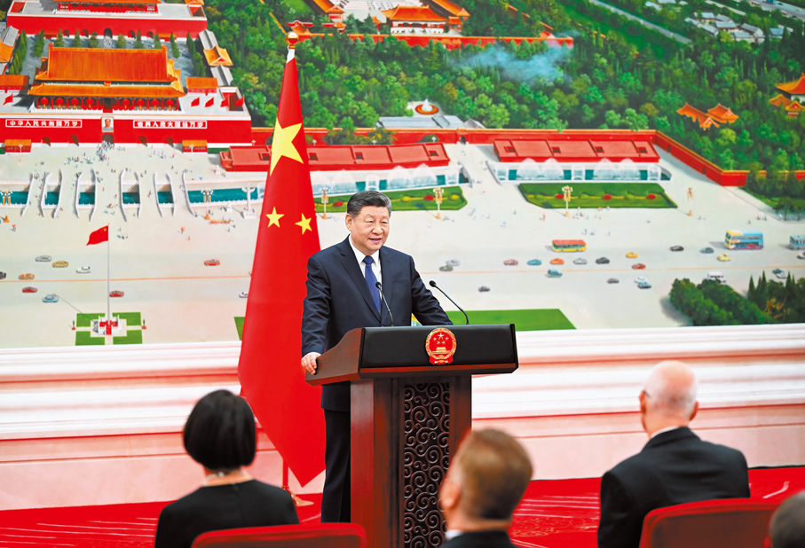 ●1月16日上午，國家主席習近平在北京人民大會堂接受18位駐華大使遞交國書。這是儀式結束後，習近平在北京廳對使節們發表講話。 新華社