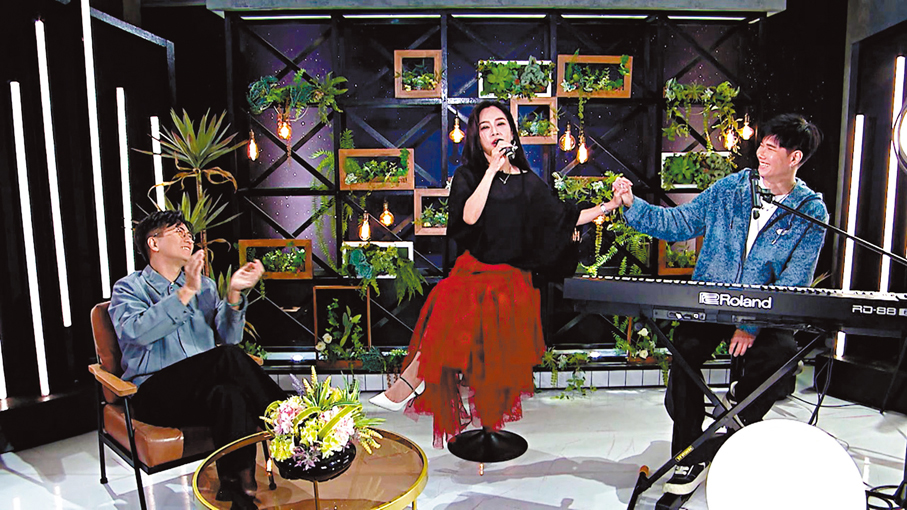 ●陳松伶與張與辰合唱《分分鐘需要你》。   TVB供圖