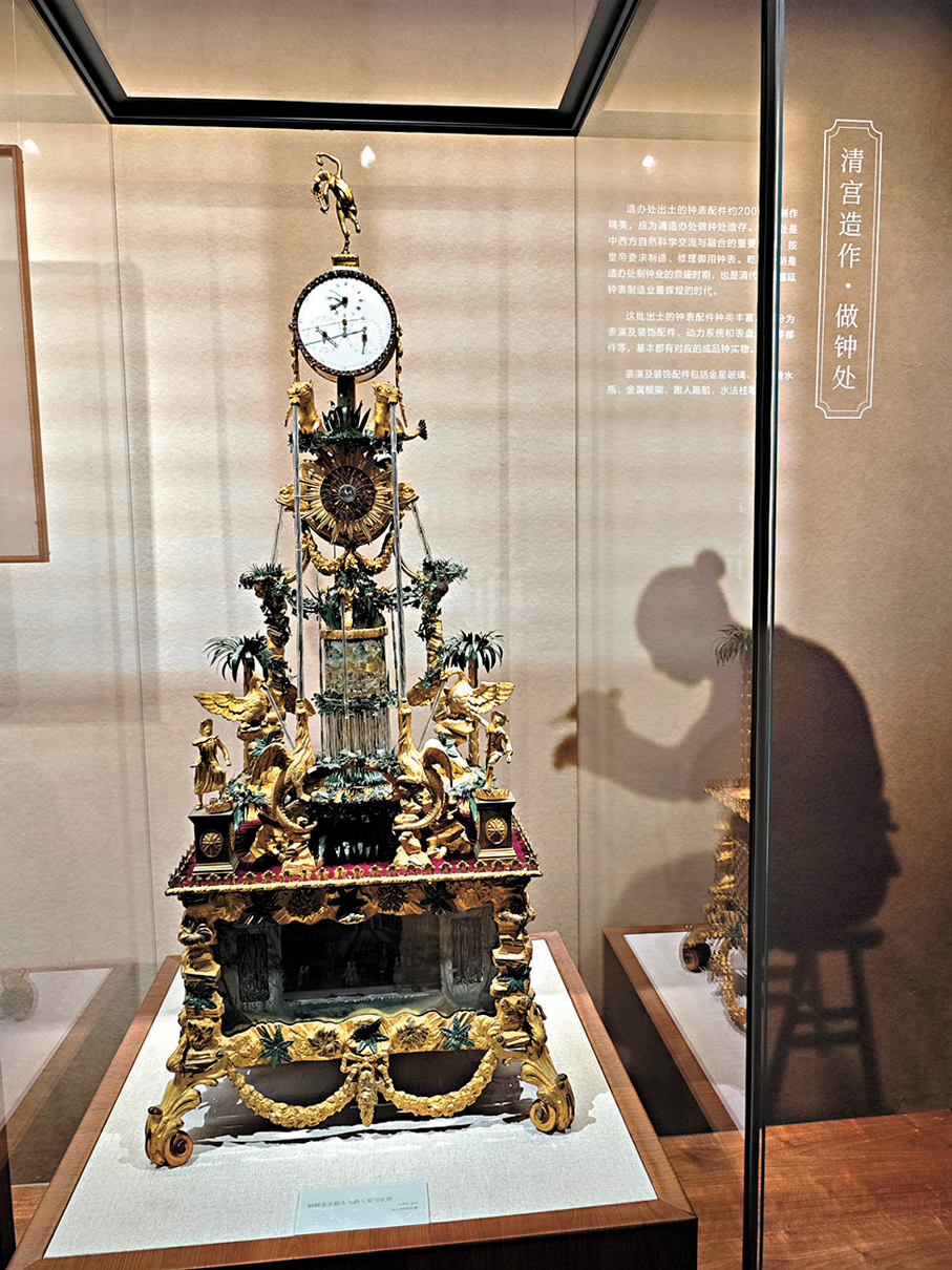 ● 銅鍍金樂箱水法跑人雙馬馱鐘，18世紀英國。