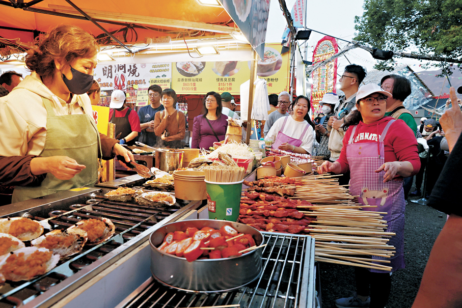 ●現場匯集香港傳統美食。 香港文匯報記者萬霜靈  攝