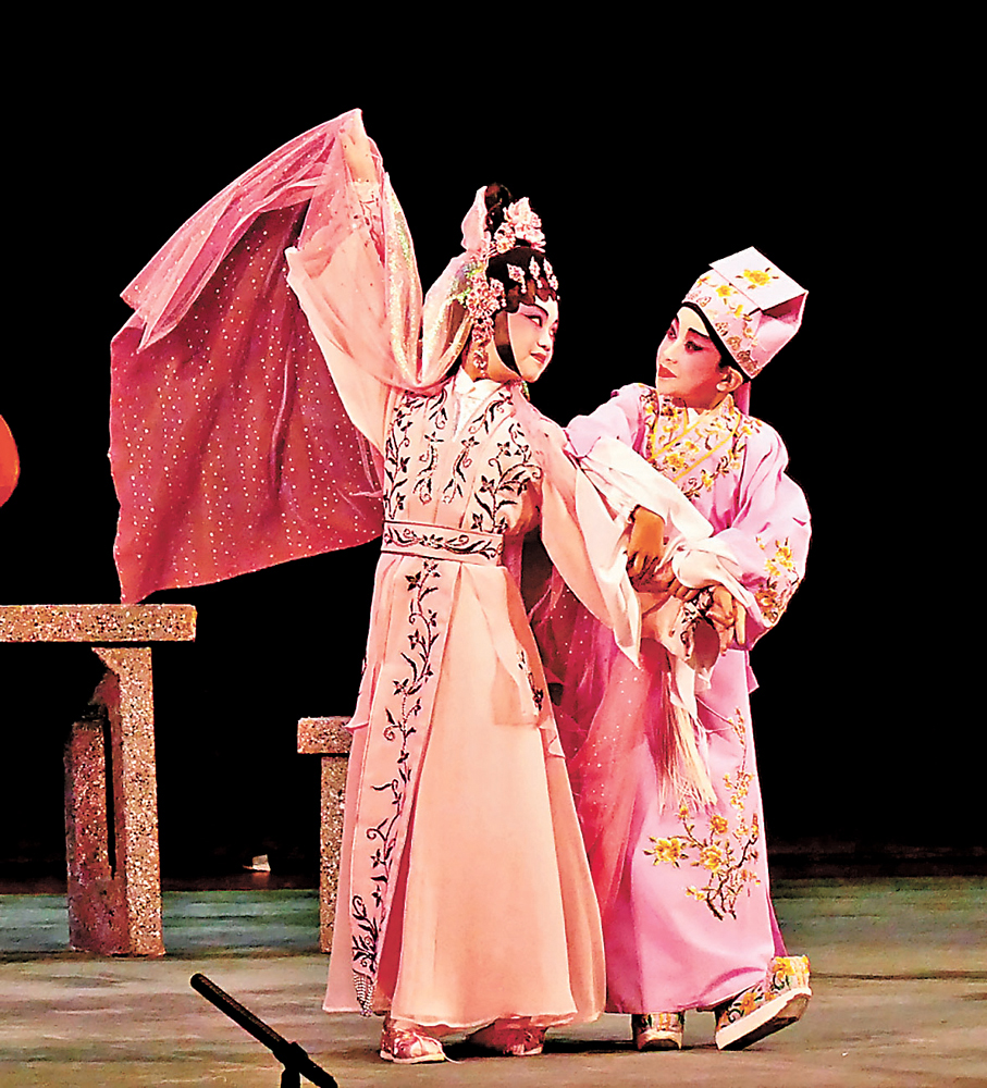 ●小演員范璟暘及李樂瑤將於2月19日演出《牡丹亭驚夢之幽媾》折子戲。