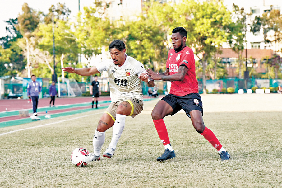 ●九龍城（左）在先開紀錄下遭反勝。 香港文匯報記者葉詩敏  攝