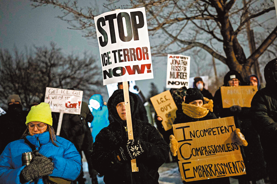 ●在明尼蘇達州聖保羅市，示威者抗議美國當局對ICE的部署。 彭博社