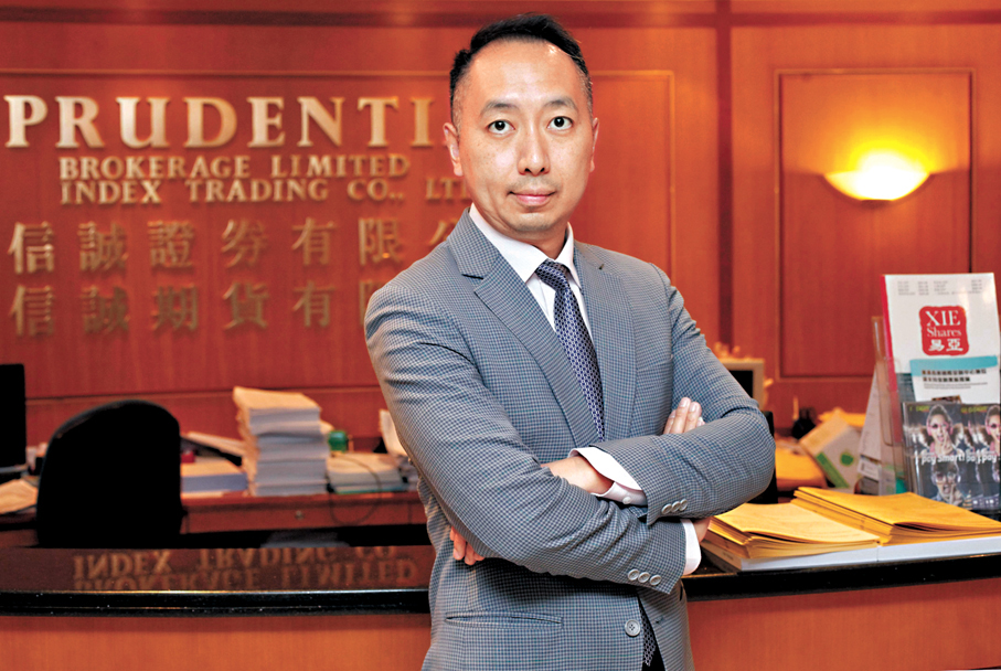 去年金銀聯漲，銀價升幅更拋離金價，市場對現貨銀的需求長期保持高企。法新社