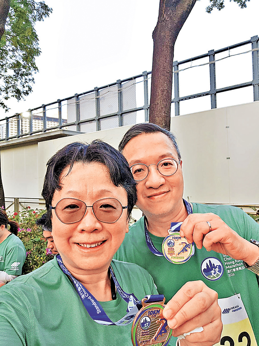 ●林定國和太太參加渣馬10公里賽跑。