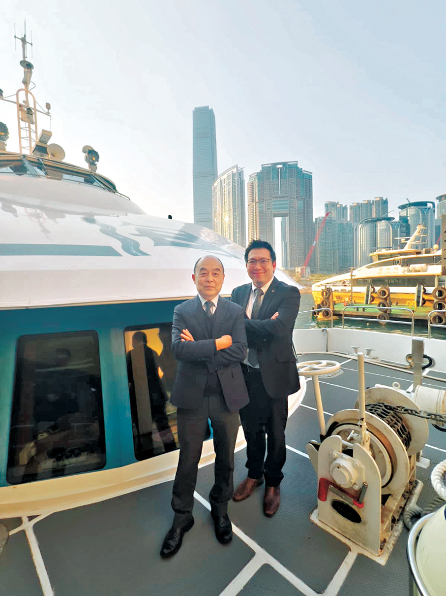 ●左起：海事處處長王世發、本地船舶安全組高級驗船主任林港稀。 香港文匯報記者鍾靜雯  攝