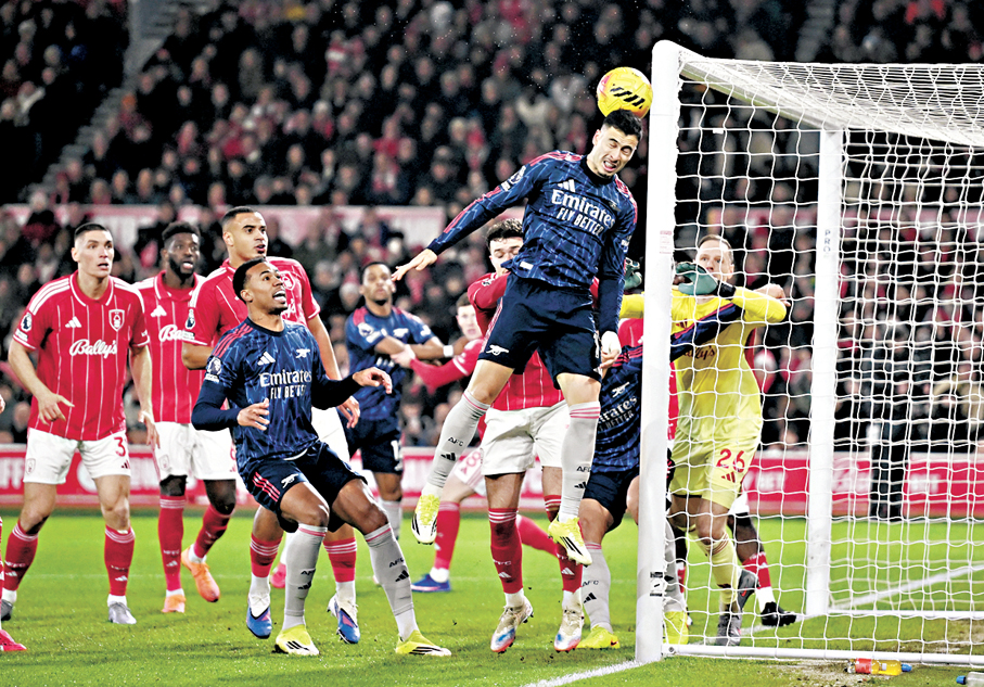 ●馬天尼利（上）錯失入球良機。 路透社