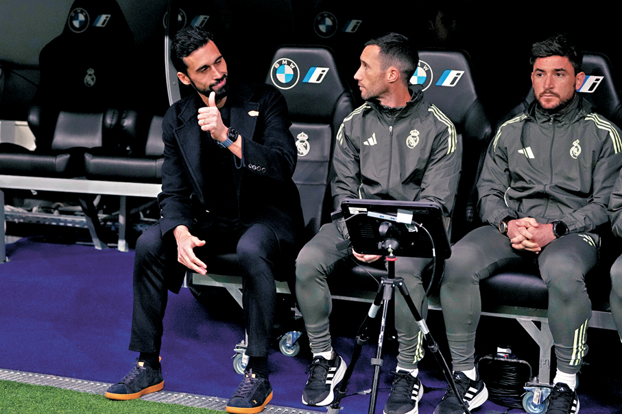 ●艾比路亞（左）以一場勝仗慶祝生日。  美聯社