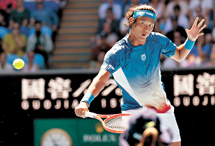 ●張之臻在比賽中回球。  新華社