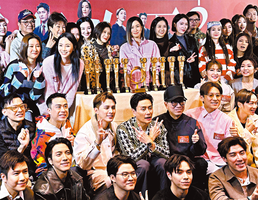 ●一眾台前幕後出席《新聞女王2》慶功宴。  香港文匯報記者子棠  攝