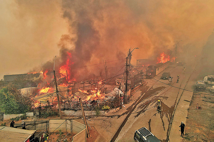 ●比奧比奧大區與紐夫萊大區至少有250間屋被燒毀。 法新社