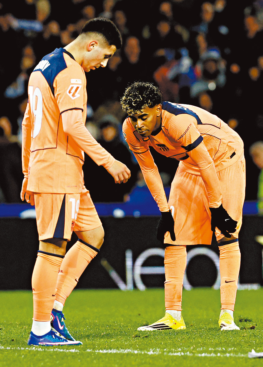 ●巴塞球員難掩失望。  路透社