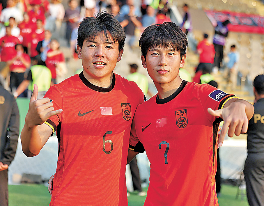 ●U23國足球員徐彬（左）和向余望在今屆比賽有不俗表現。 新華社