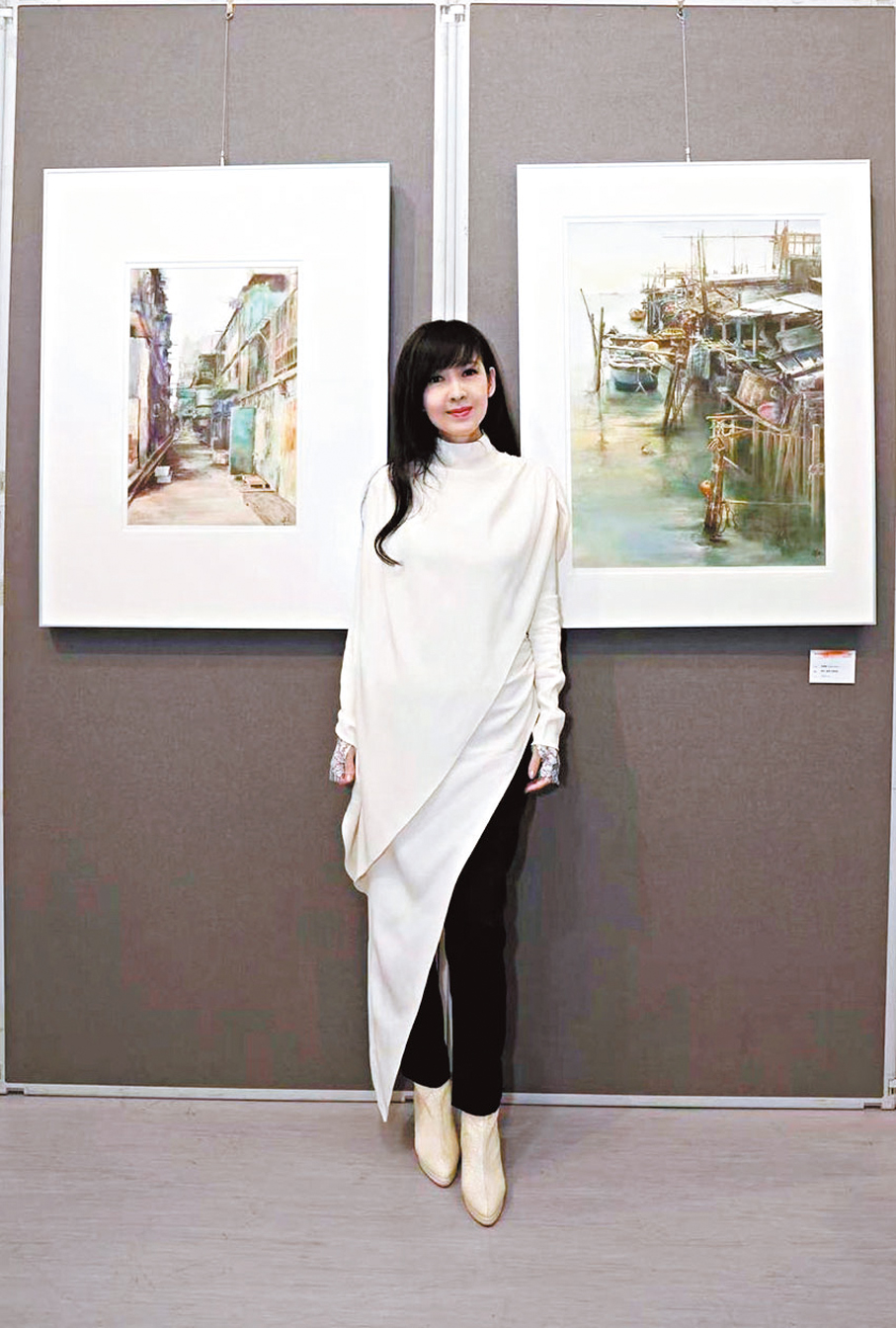 ●周慧敏和她的作品《舊居》與《後巷》。 作者供圖