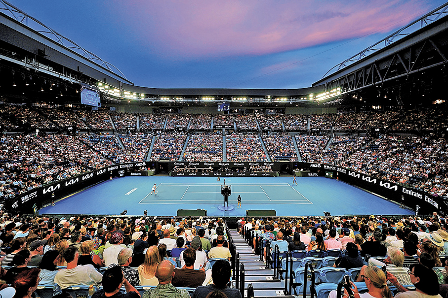 ●袁悅感激有大量觀眾於中心球場看自己比賽。  新華社