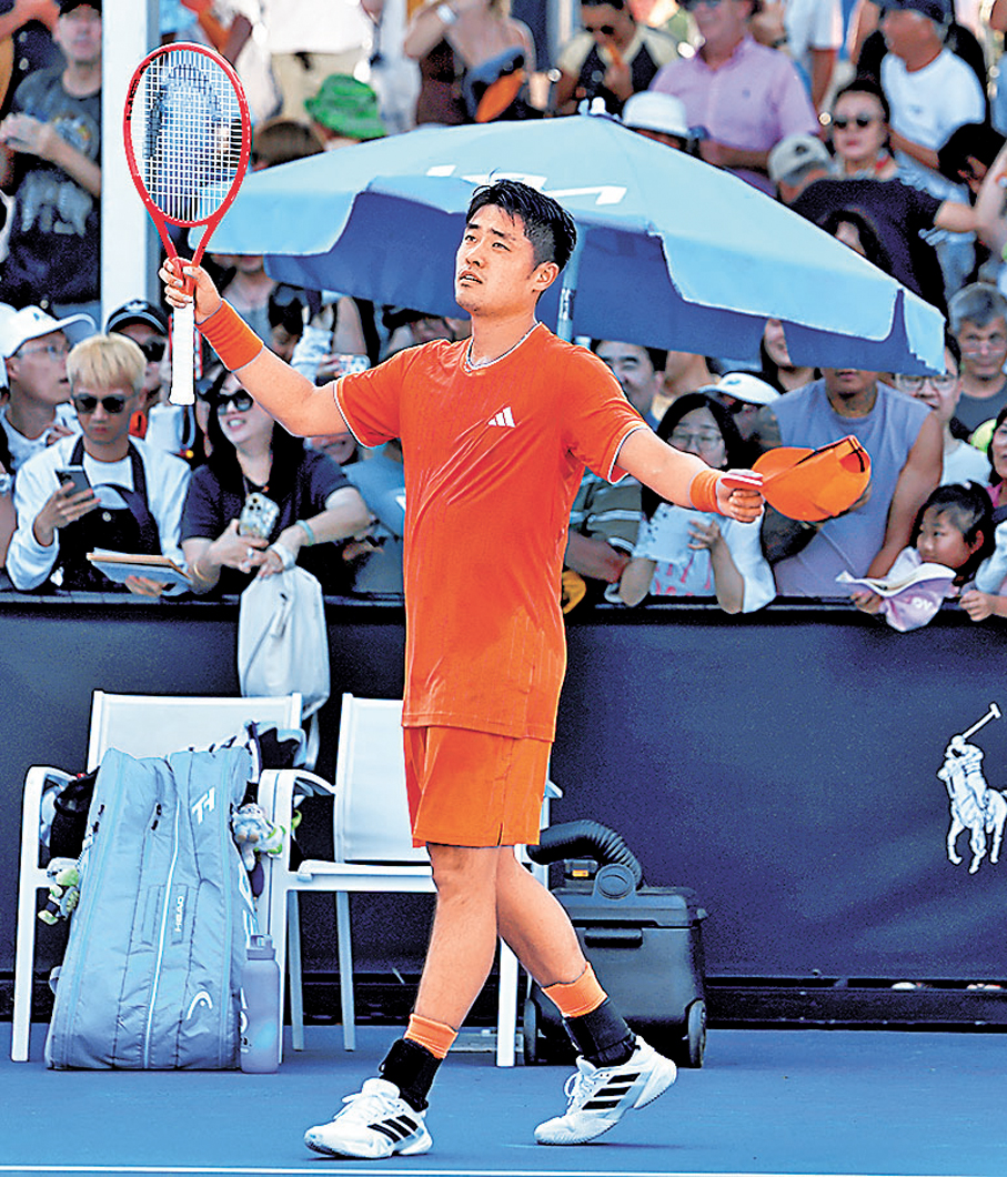 ●吳易昺慶祝勝利。  新華社