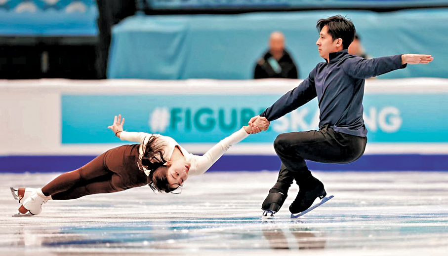 ●隋文靜（左）與韓聰積極備戰。  主辦方供圖