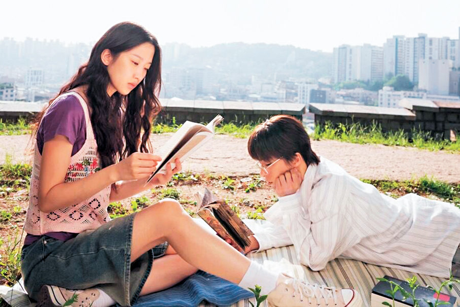 ●《後來的我們》改編自井柏然、周冬雨主演的同名電影。