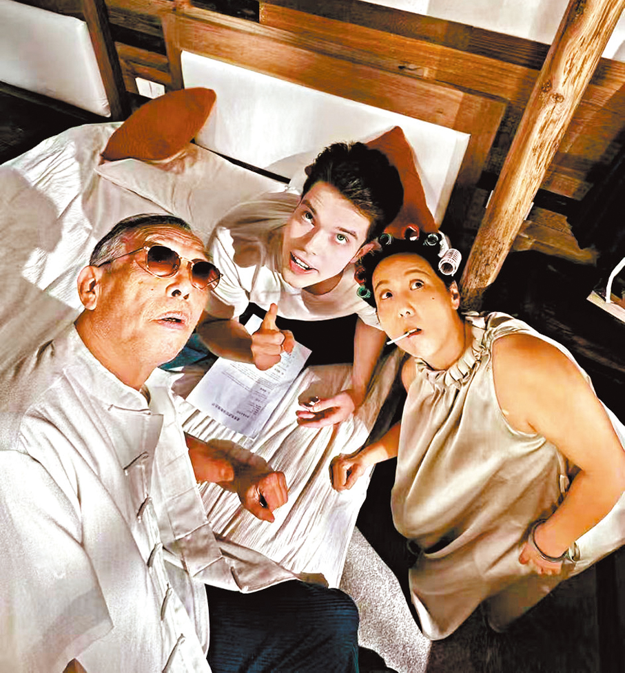 ●大牛（中）在微短劇拍攝現場。