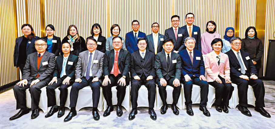 ●香港特區行政長官李家超昨日與東盟成員國駐港總領事及代表共進午餐，深化聯繫、增進了解並推進共同目標。 李家超Fb圖片