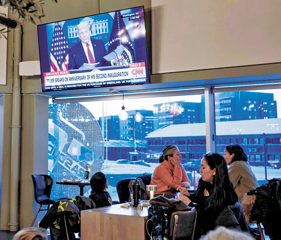 ●格陵蘭一間咖啡店的電視播放特朗普的新聞。 法新社