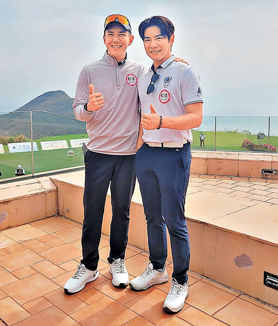 ●羅天宇(右)指胞弟胡㻗是其高球教練。   香港文匯報記者梁靜儀 攝