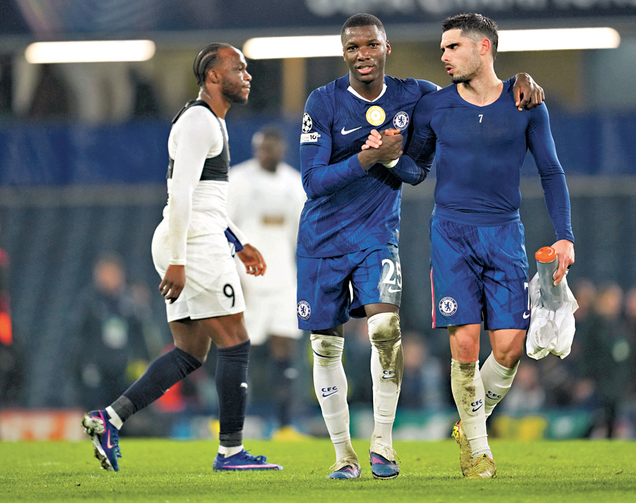 ●車路士憑柏度尼圖（右）一箭定江山，升上積分榜第八位。  美聯社