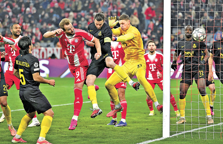 ●卡尼（紅衫九號）門前頭槌破網，助拜仁先開紀錄。 路透社