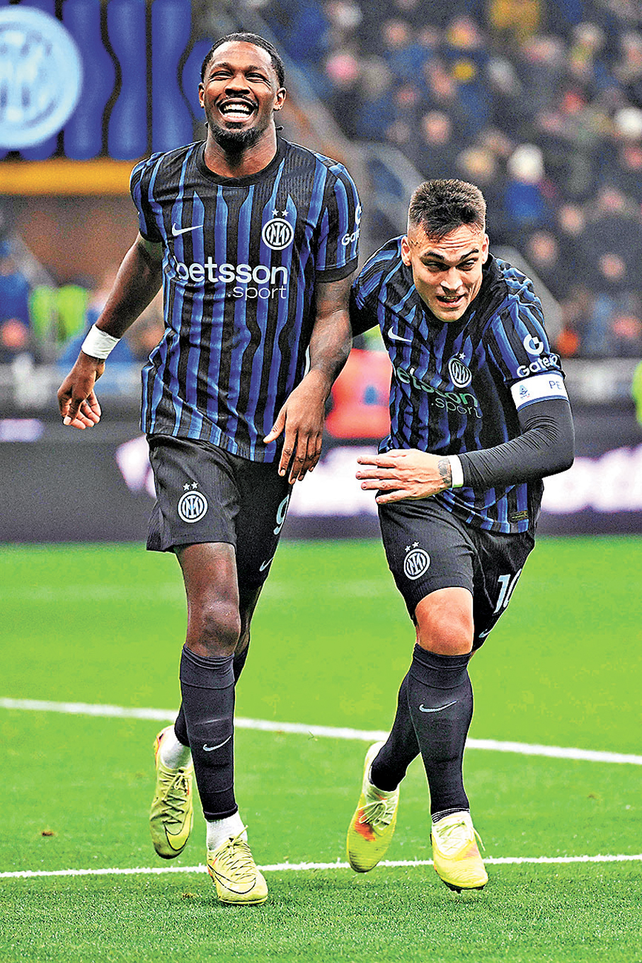 ●國米雙箭頭馬古斯杜林（左）與拿達路馬天尼斯火力十足。 資料圖片