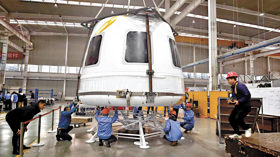 ●穿越者壹號（CYZ1）載人飛船試驗艙全面總裝。