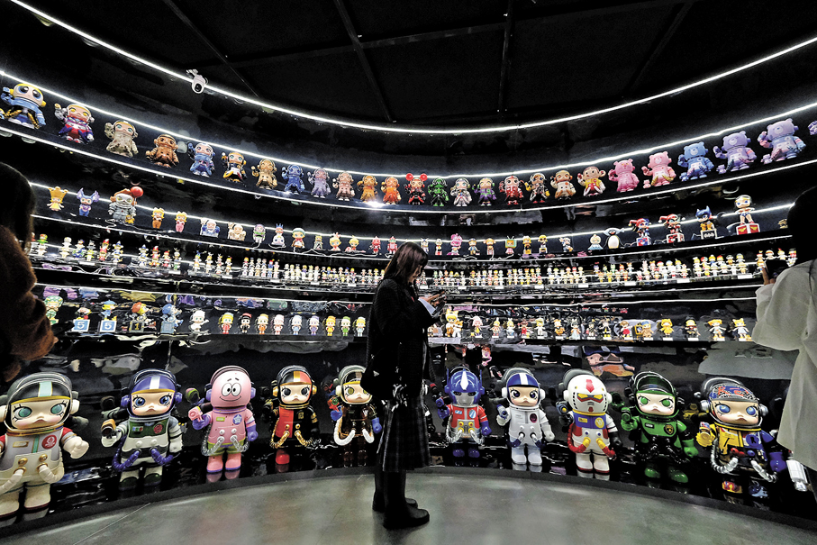 ● MOLLY 20周年特展由今日起至2月10日率先在香港作首站展出。