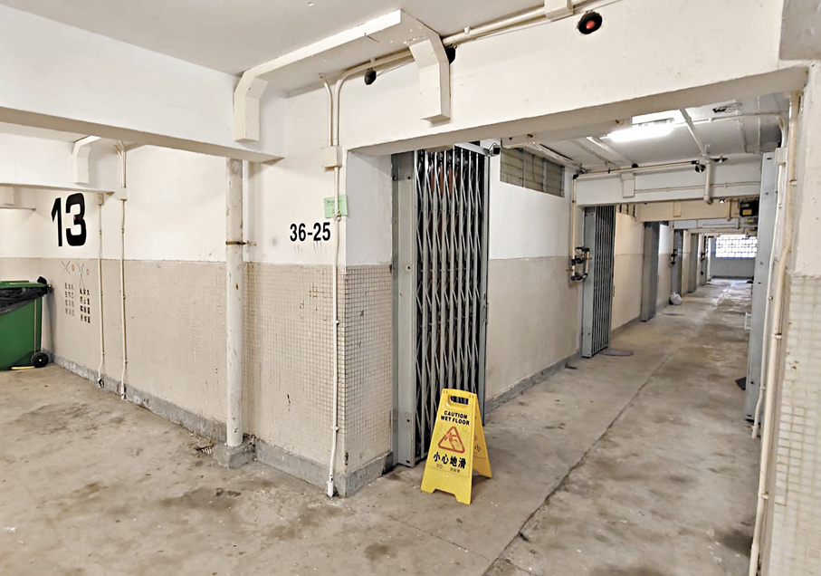 ●屯門大興邨昨日發生斬人案，遇襲姓謝事主一家三口居於興昌樓13樓一單位。 香港文匯報記者鄺福強  攝