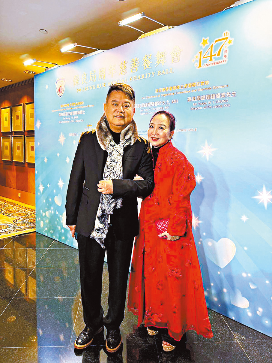 ▲陳百祥與太太黃杏秀恩愛現身。  香港文匯報記者阿祖 攝