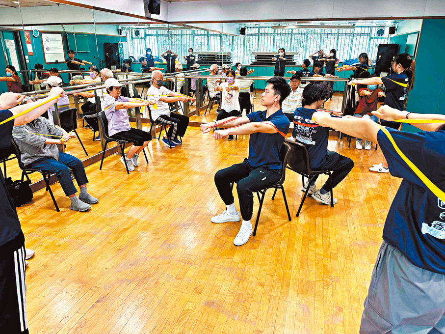 ●理大為高跌倒風險人士提供訓練班，長者反應踴躍，普遍認為適量運動有助增強肌力，更能應付日常生活所需。 理大供圖