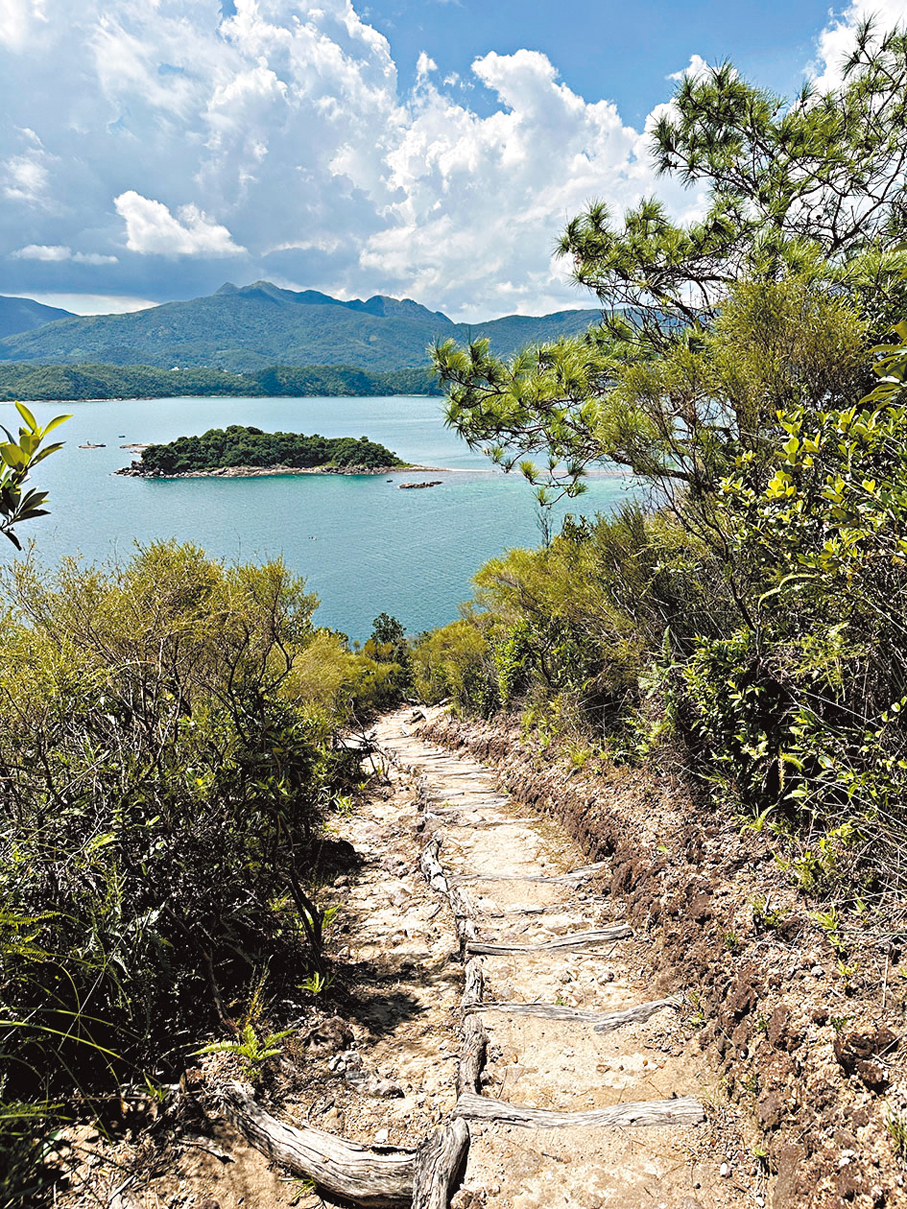 ●橋咀郊遊徑全長約2公里，難度較低。