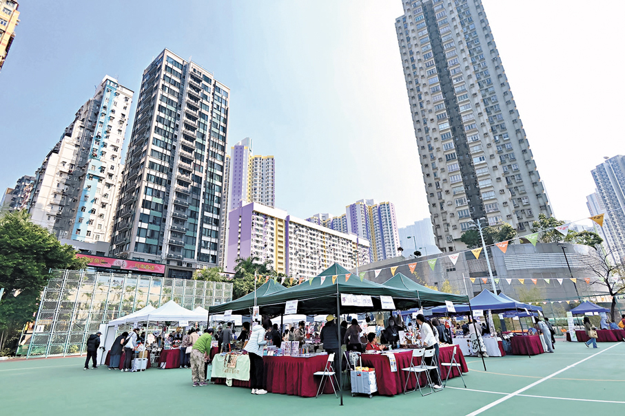 ●「香港墟市節」昨在葵涌運動場舉行。 香港文匯報記者涂穴  攝