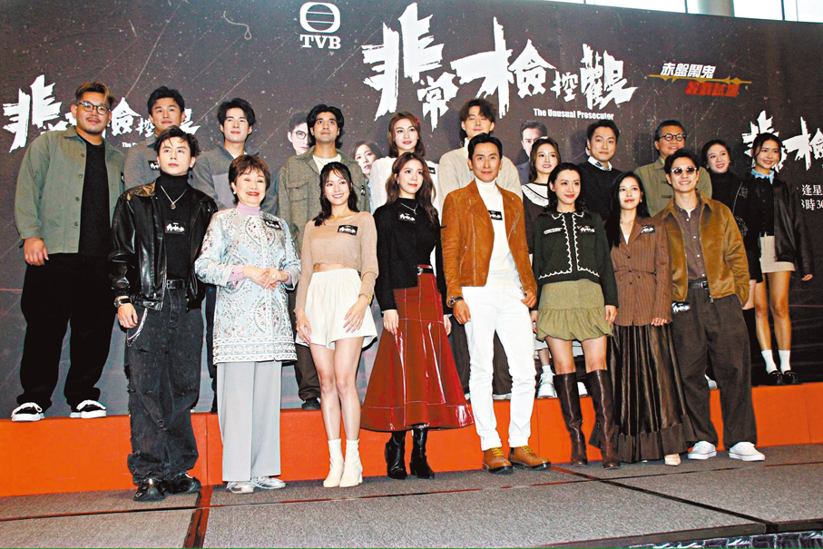 ●馬德鐘和陳煒率《非常檢控觀》眾演員到商場宣傳。 香港文匯報記者達里 攝