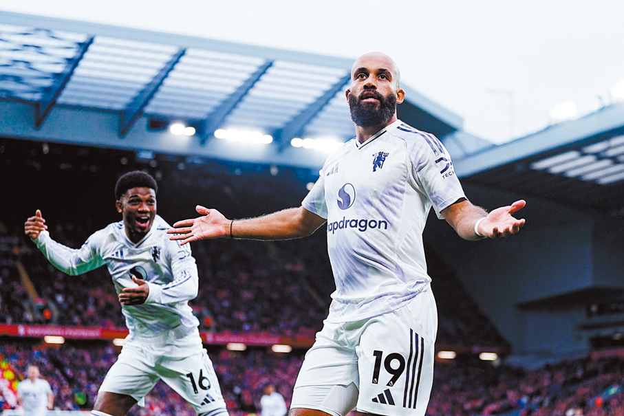 ●曼聯預計採用防守反擊戰術，伺機攻破阿仙奴。 資料圖片