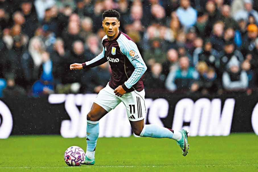 ●維拉後防不整，需靠奧利屈堅斯領軍鋒線支撐大局。 資料圖片