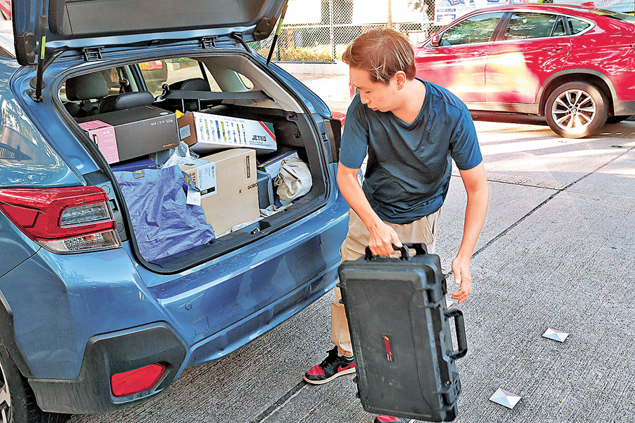 阿軒表示，入行首要條件是擁有駕駛執照及汽車，方便提供上門服務。