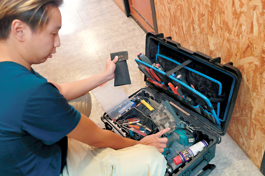 阿軒出動時的工具箱。