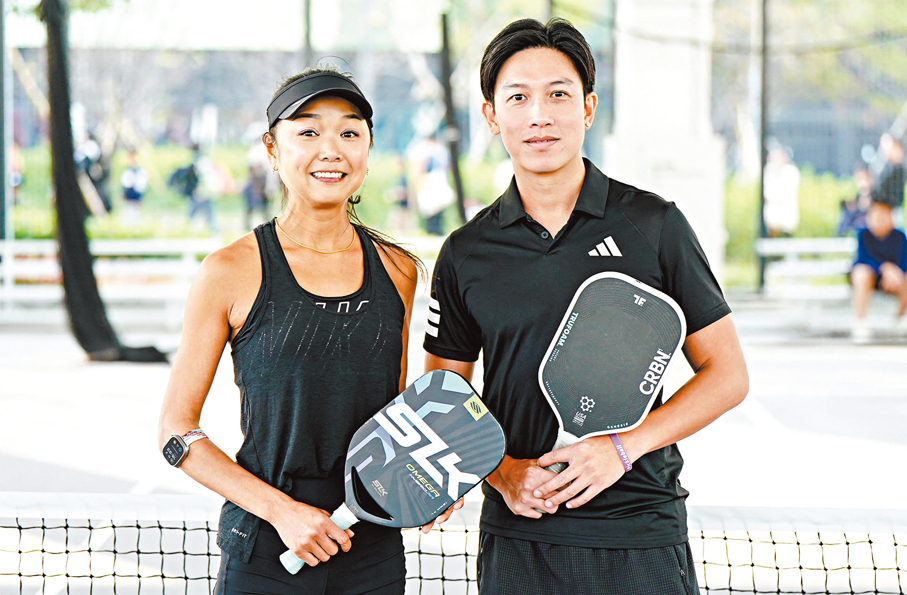 Debbie（左）和Edwin表示對匹克球「一見鍾情」。