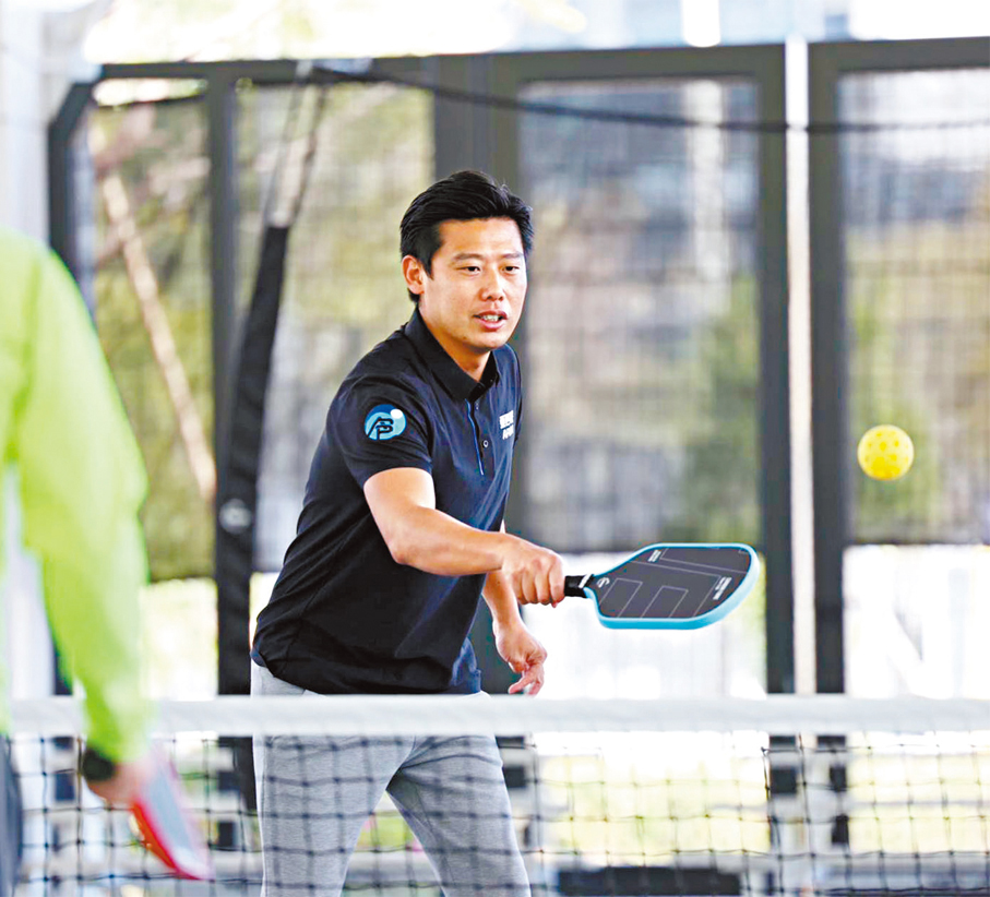 中國香港新興運動協會創辦人黎廣業熱衷於匹克球運動。