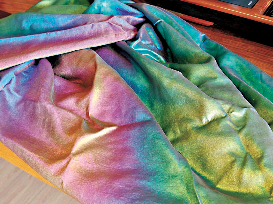 香雲紗材料的變色效果。