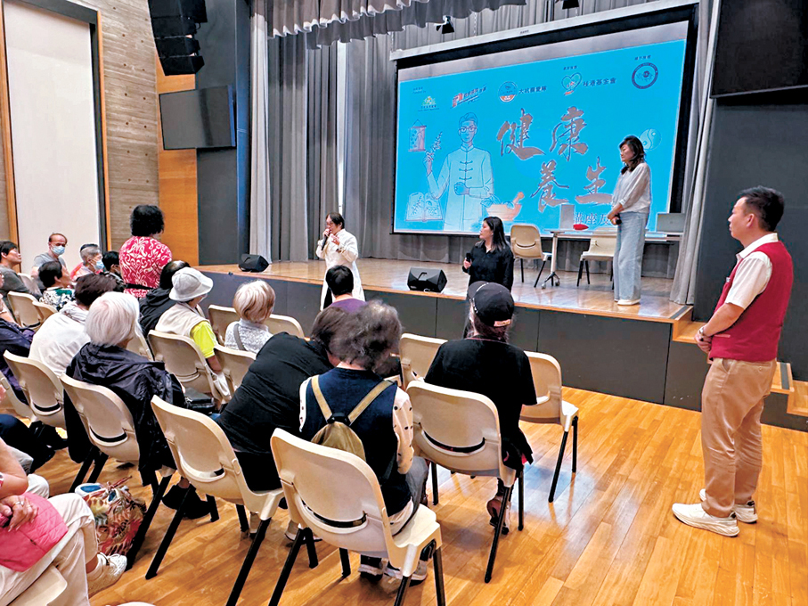 ●關愛隊舉辦健康養生講座，並為參加者提供中醫義診服務。 作者供圖