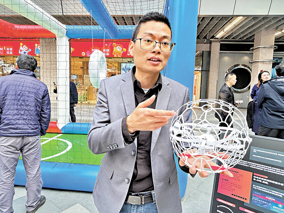 ●晏潔表示，無人機足球項目把科技和體育結合起來，十分適合青少年群體。香港文匯報記者敖敏輝  攝