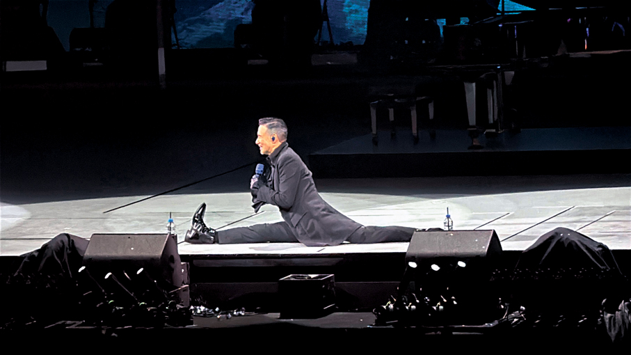 ●學友輕鬆施展一字馬。  讀者供圖