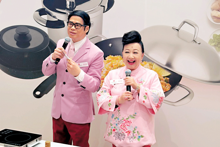 ●薛家燕前日與好友安德尊出席活動。