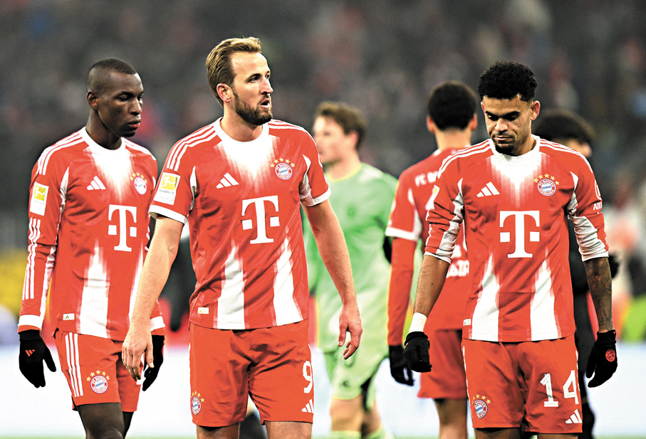 ●拜仁球員賽後難掩失望。  路透社
